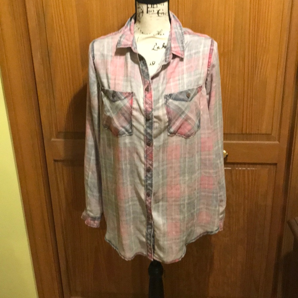 💕BGD plaid button up top.. blue/ pink